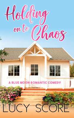 Cover Image for Holding On To Chaos -- Lucy Score, Paperback