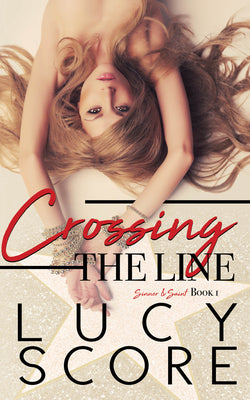 Cover Image for Crossing the Line -- Lucy Score, Paperback