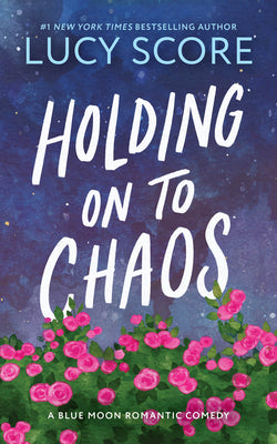 Cover Image for Holding on to Chaos -- Lucy Score, Paperback