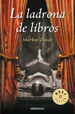 Cover Image for La Ladrona de Libros / The Book Thief -- Markus Zusak, Paperback